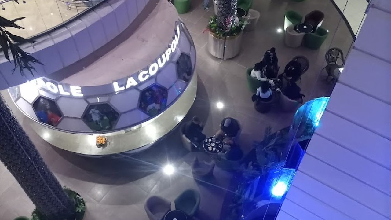 CAFE COUPOLE