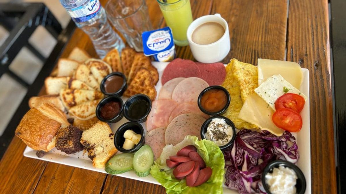 SEVEN SWAG BISTRO